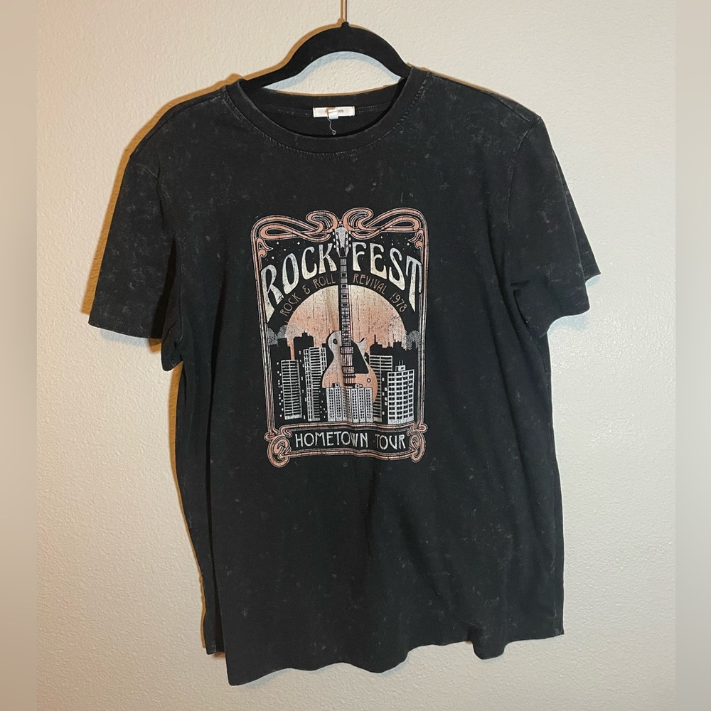 Maurices rockfest graphic tee, size M, black with mauve colors in the design